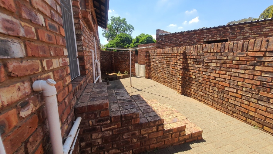 2 Bedroom Property for Sale in Langenhovenpark Free State